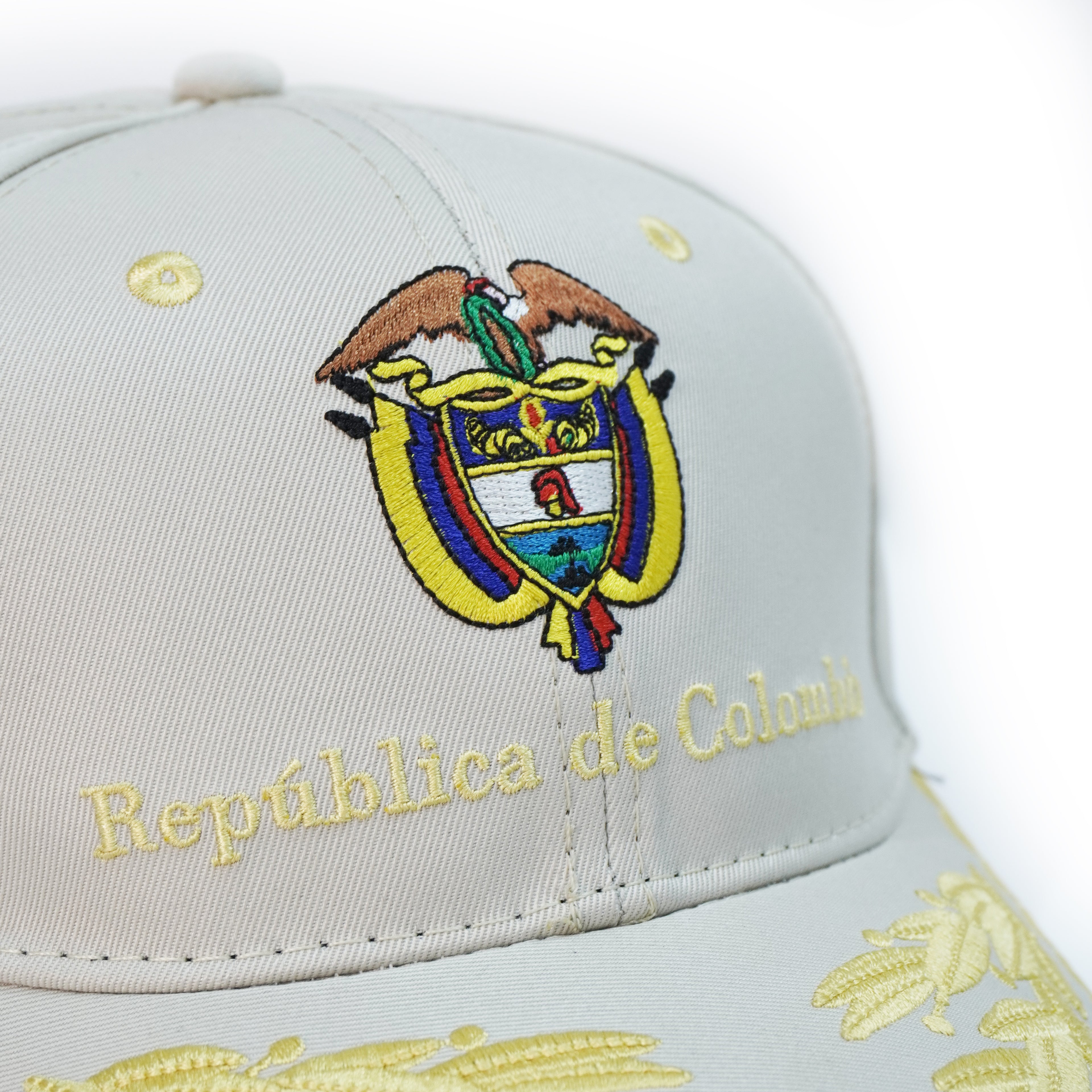 Gorra Beige Agropecuaria – Bordado República de Colombia
