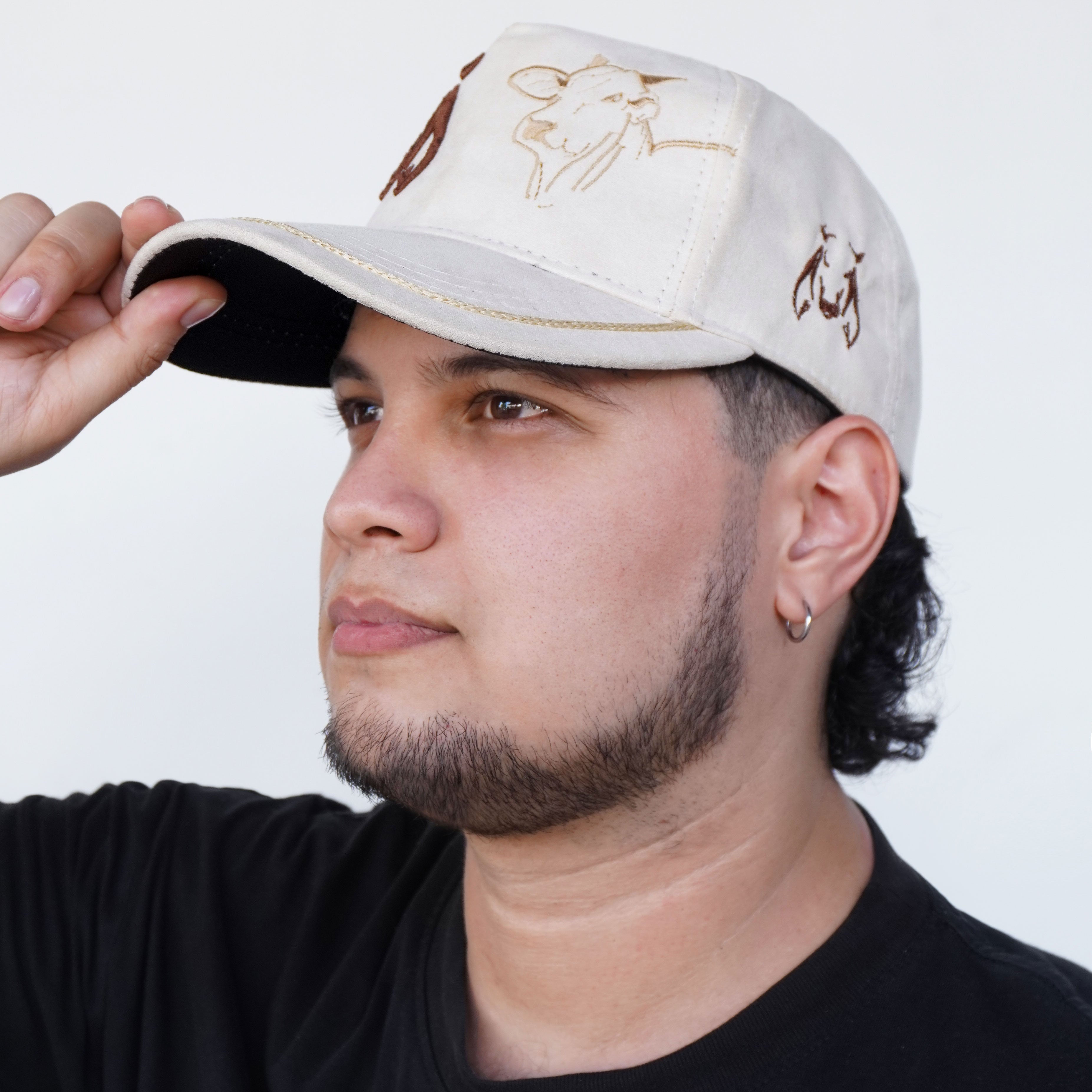 Gorra Beige Agropecuaria – Bordado Toro y Vaca