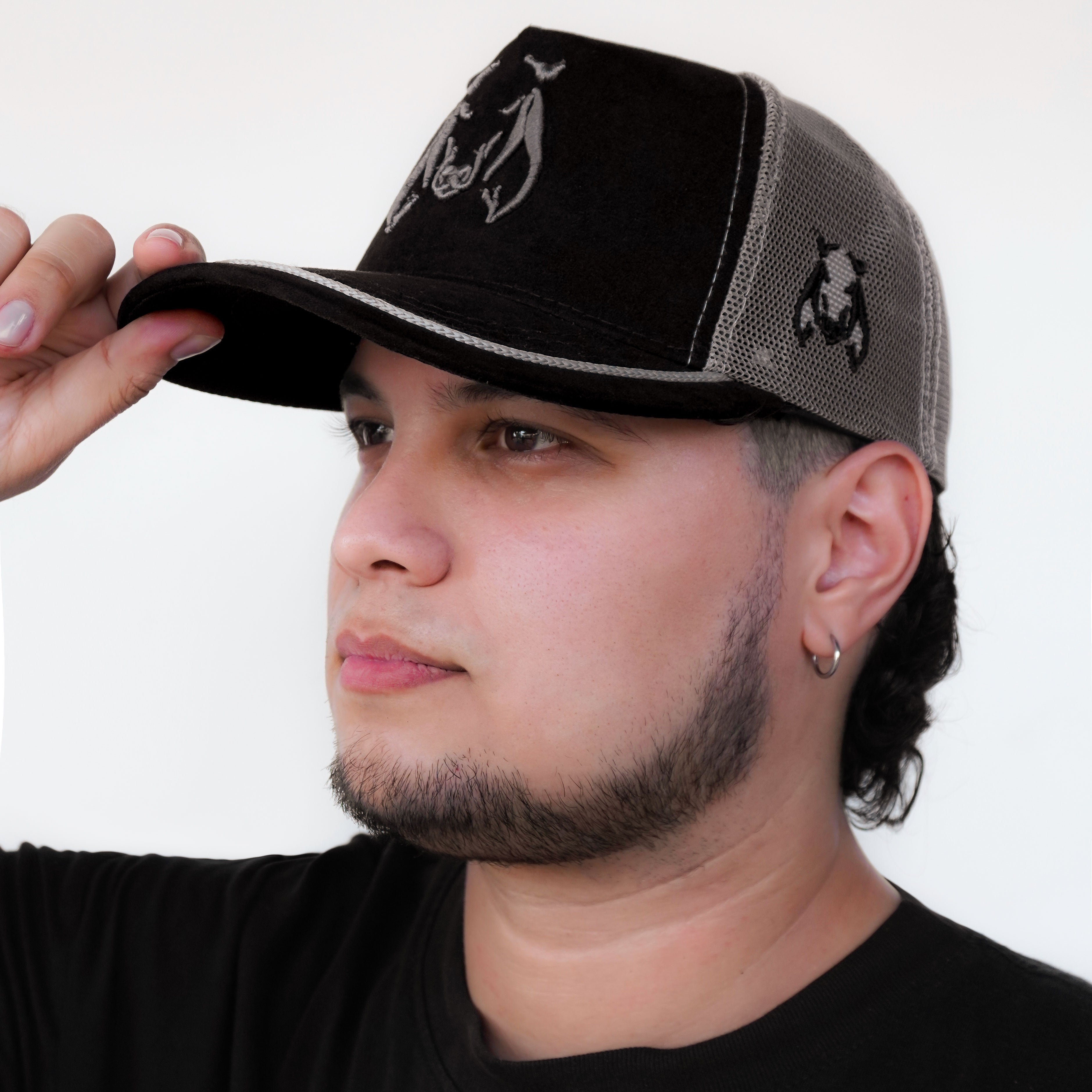 Gorra Negra Agropecuaria – Bordado Toro