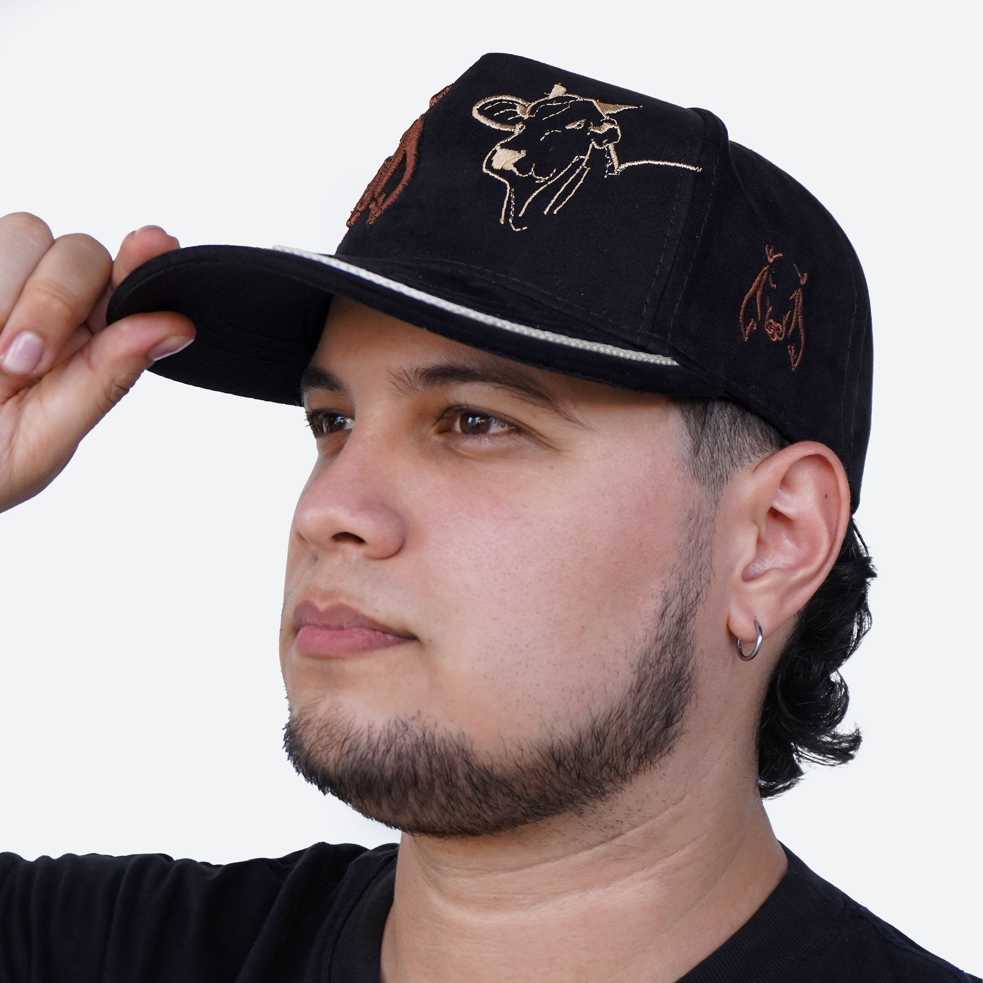 Gorra Negro Beige Agropecuaria – Bordado Toro y Vaca