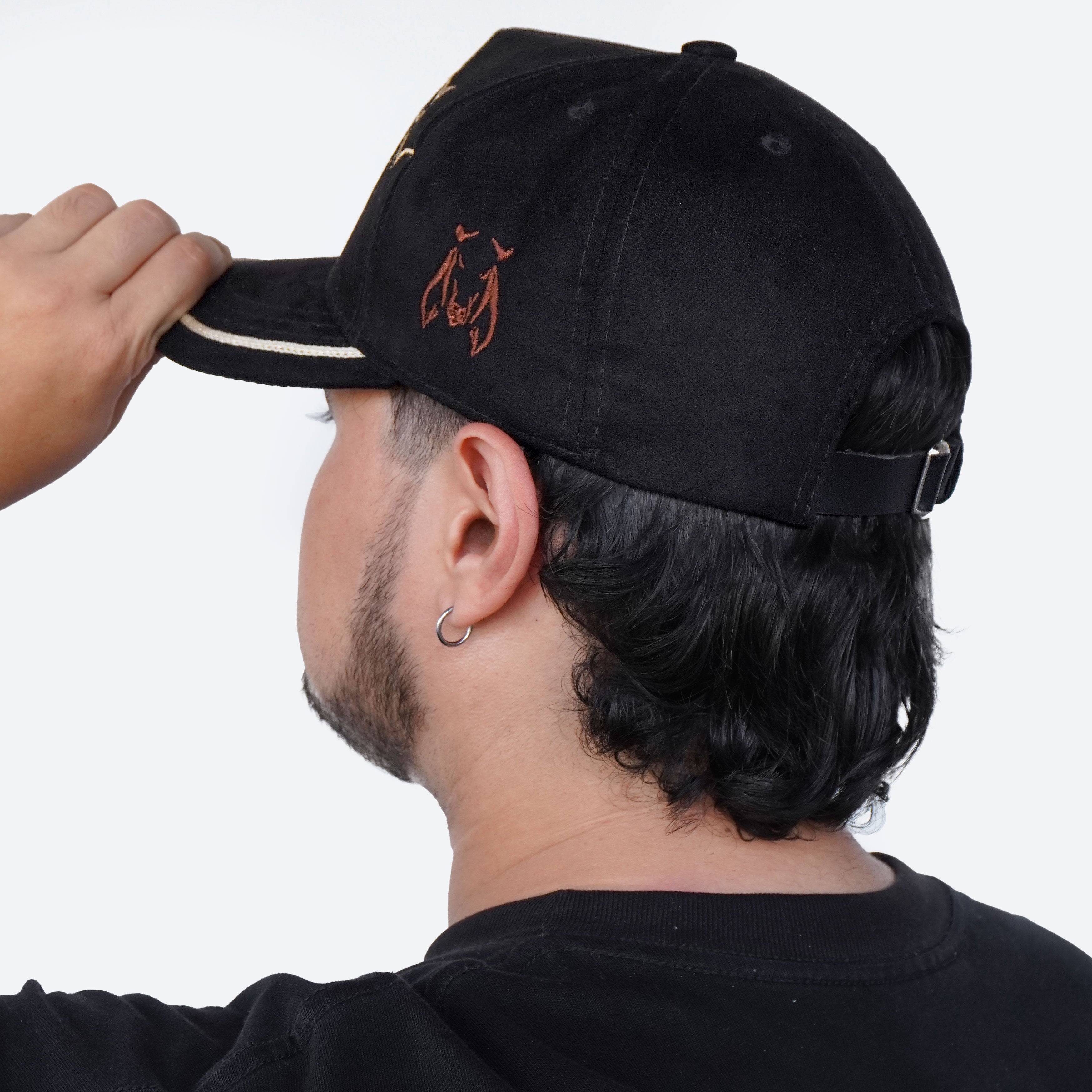 Gorra Negro Beige Agropecuaria – Bordado Toro y Vaca