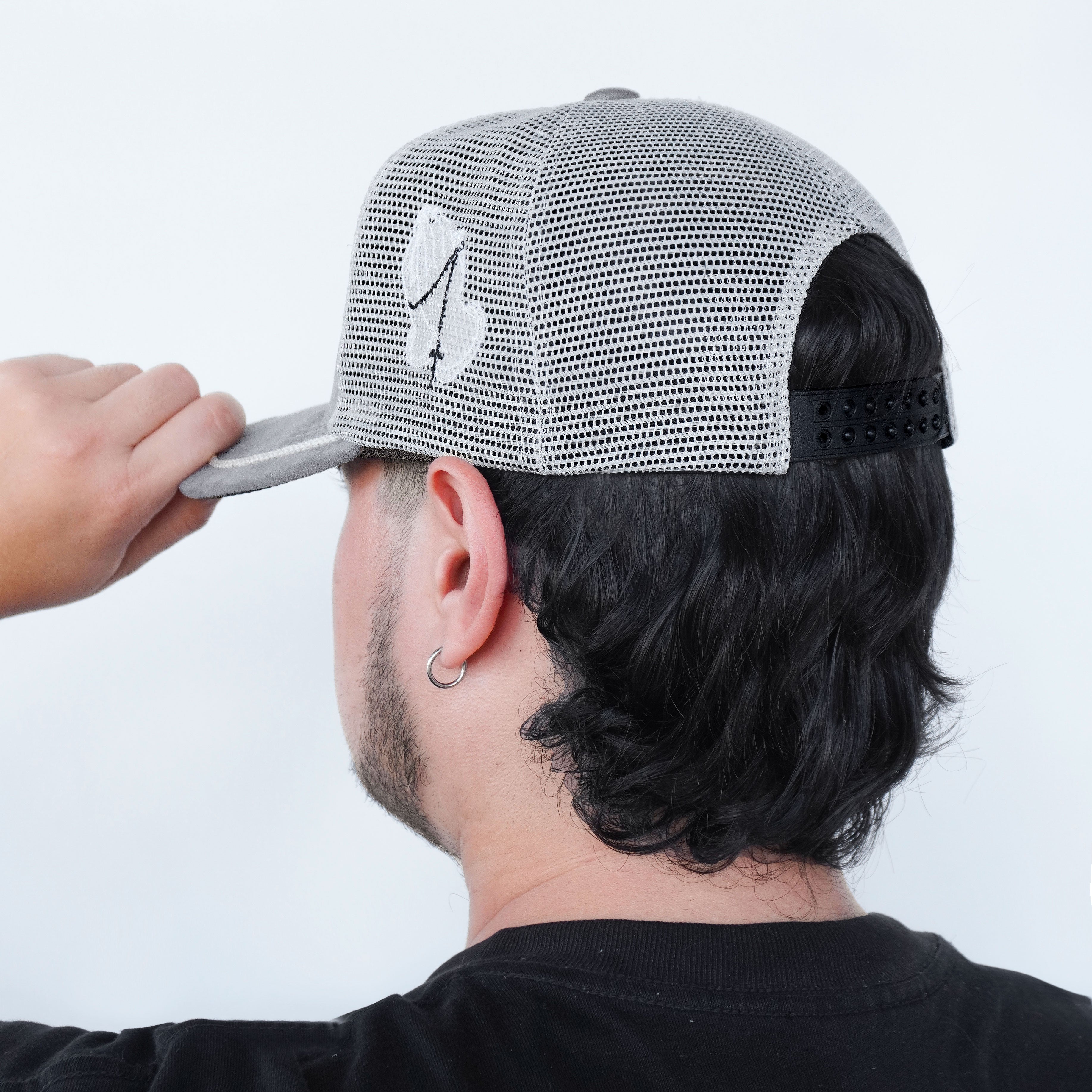 Gorra Gris Beige Agropecuaria – Bordado Fé y Manos Con Rosario