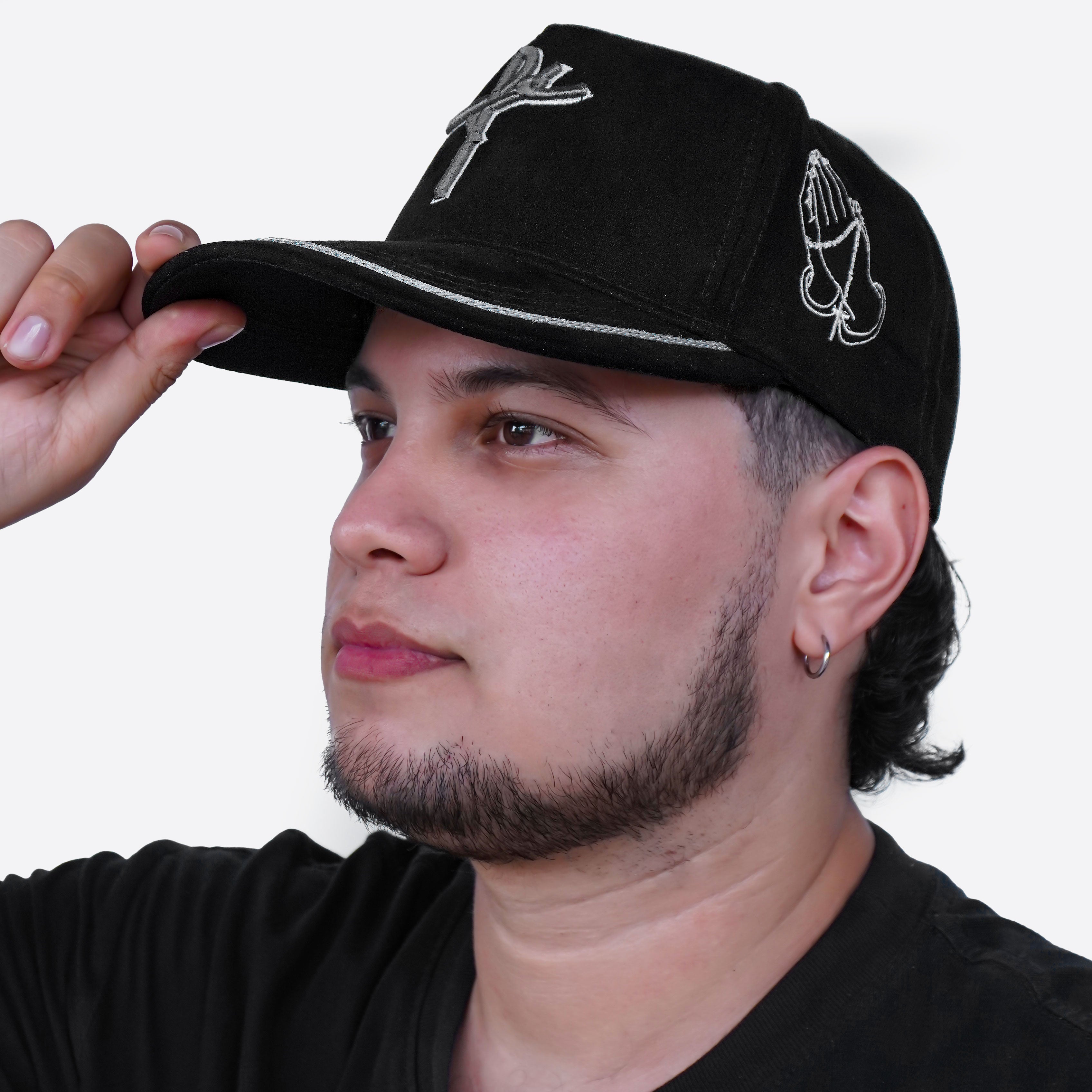 Gorra Negra Agropecuaria – Bordado Fé y Manos Con Rosario