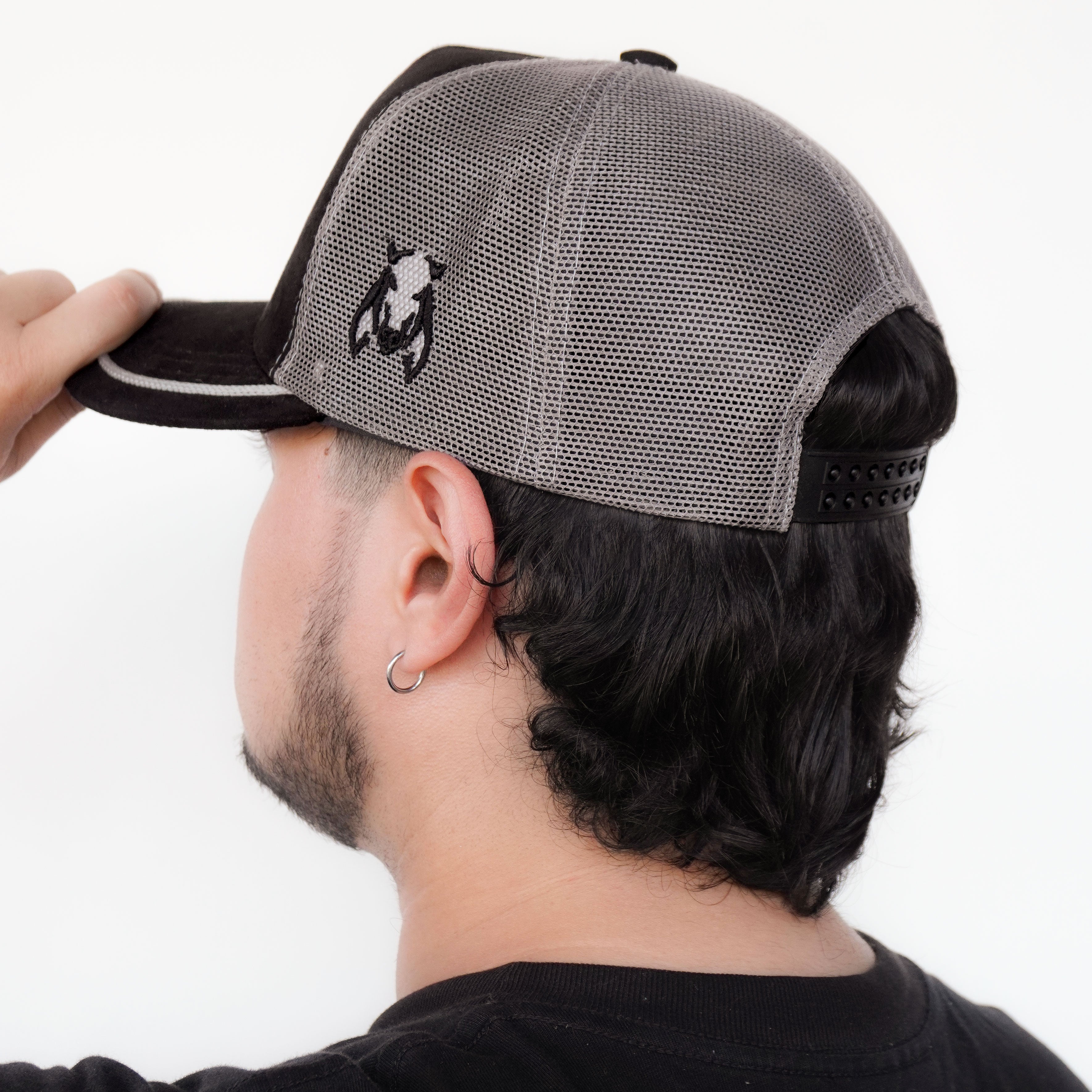 Gorra Negra Agropecuaria – Bordado Toro