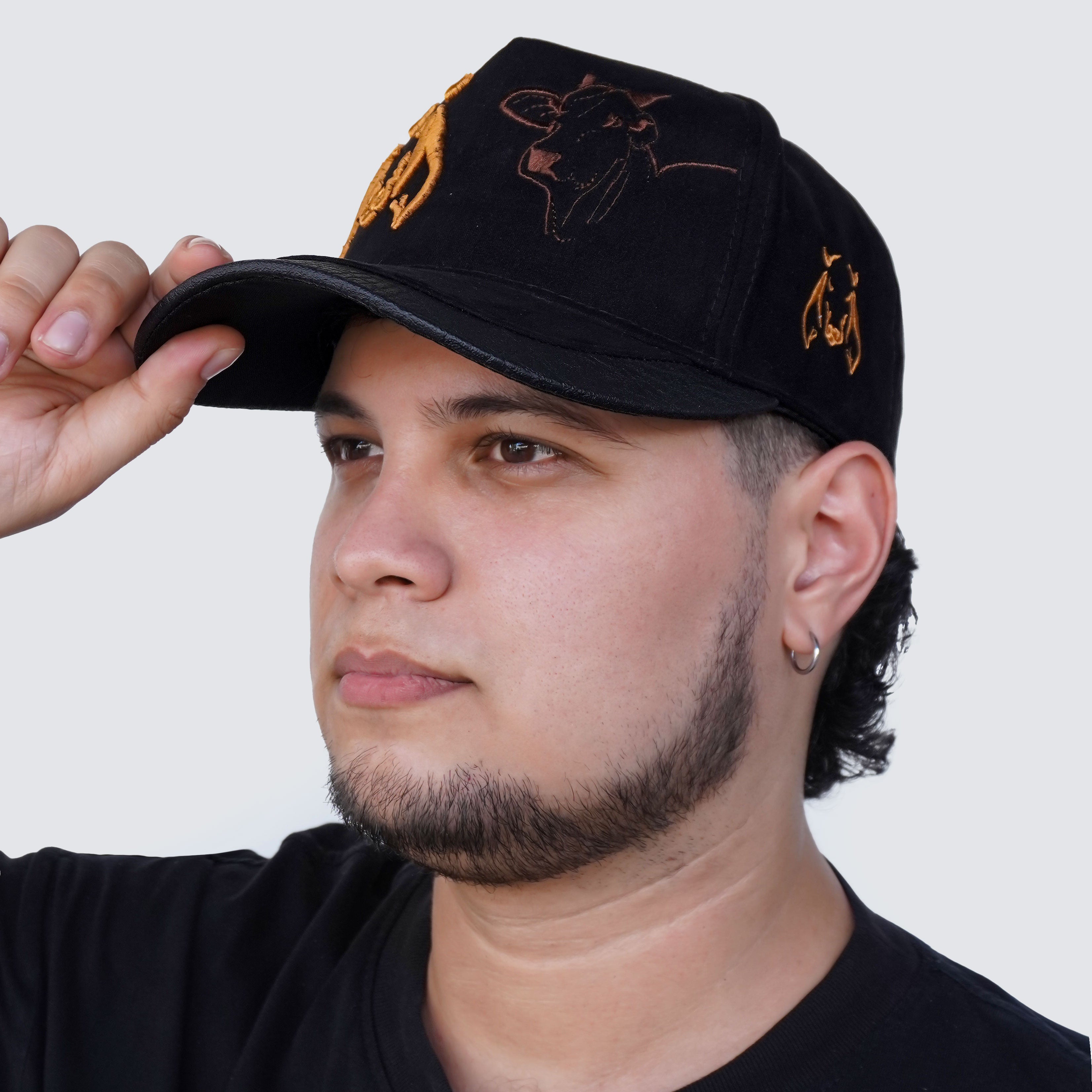 Gorra Negra Agropecuaria – Bordado Toro y Vaca