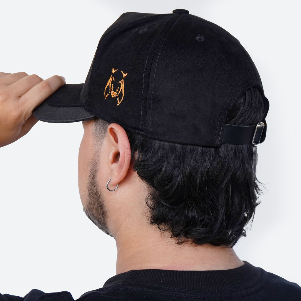 Gorra Negra Agropecuaria – Bordado Toro y Vaca